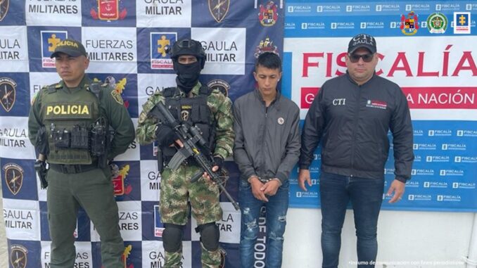 Cristian Andrés Bernal Mosquera, de 21 años, le habría exigido dinero en tres oportunidades a su víctima para supuestamente borrar los videos y fotografías íntimas que tenía de ella