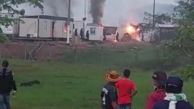 Incendio en sede de Emerald Energy en Los Pozos, San Vicente del Caguán (Caquetá)