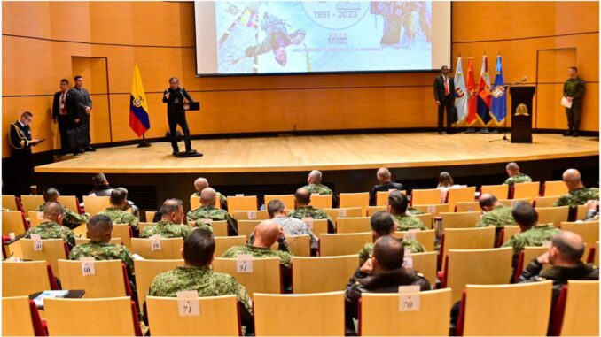 Presidente Gustavo Petro y los Altos Oficiales de las Fuerza Armadas