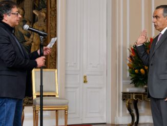 Presidente Gustavo Petro y Magistrado Carlos Roberto Solorzano