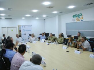 Reunión de Ministros de Vivienda y Defensa con funcionarios de la Guajira para tema del agua