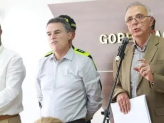Ariel Palacios, gobernador de Chocó; Anibal Gaviria, gobernador de Antioquía e Iván Velásquez, ministro de Defensa