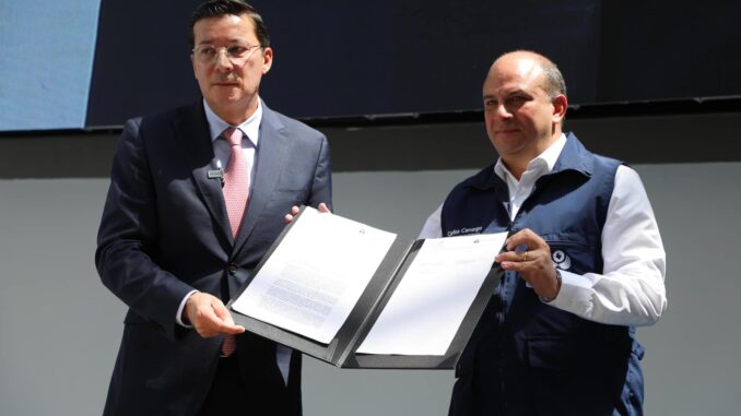 Hernán Penagos Registrador Nacional y Carlos Camargo Defensor del Pueblo, firmaron un convenio para garantizar el derecho a la identidad digital