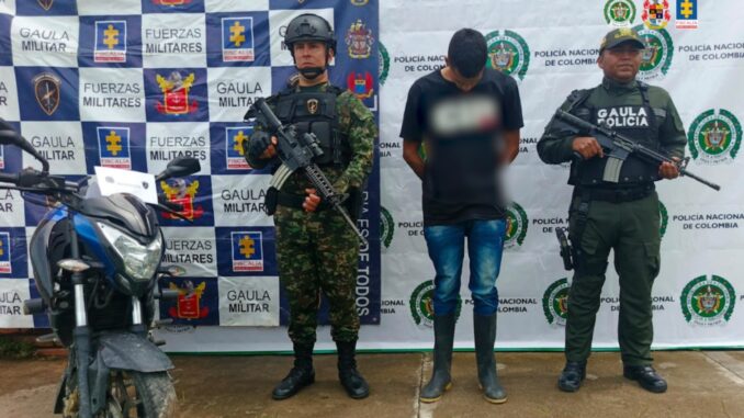 La víctima estaba siendo contactada fuera del país para que entregara dinero a cambio de no atentar contra su familia que vivía en Colombia