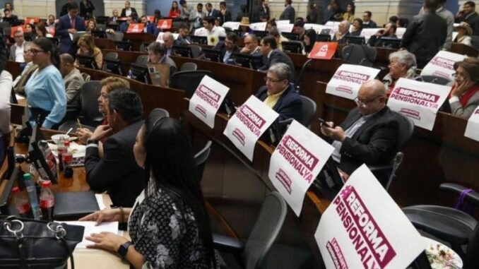 Reforma pensional vuelve al Congreso por decisión de la Corte  Constitucional y reforma laboral entra en su recta final - Focus Noticias