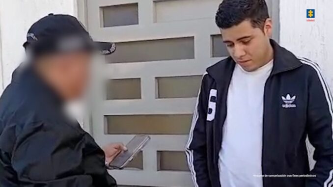 Un fiscal de la Unidad de Vida de la Seccional Bogotá imputó a Óscar Santiago Gómez Leal como presunto responsable del feminicidio agravado de su compañera sentimental. El hombre fue capturado por el CTI en vía pública del barrio La Estrada, en Engativá, occidente de Bogotá.