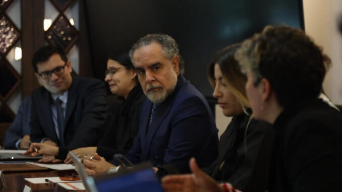 Ministro del Interior, Armando Benedetti, anunció que se reforzarán los esquemas de seguridad para candidatos presidenciales durante la campaña electoral.