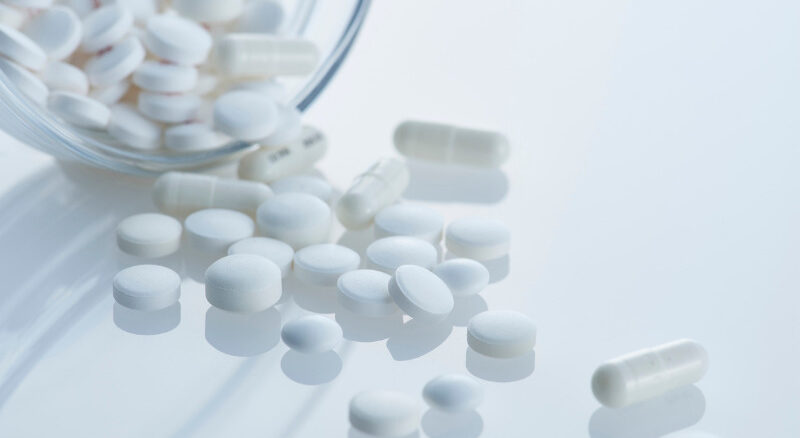 Autoridades sanitarias alertan sobre riesgos de “retos” en redes sociales con medicamentos