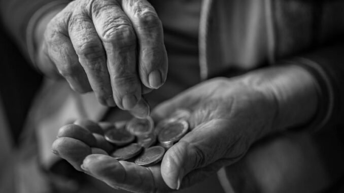 Reforma La reforma pensional busca ampliar la protección para adultos mayores.
